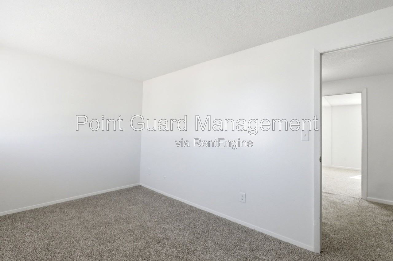 2070 S Cleveland Ave - Photo 3 of 34