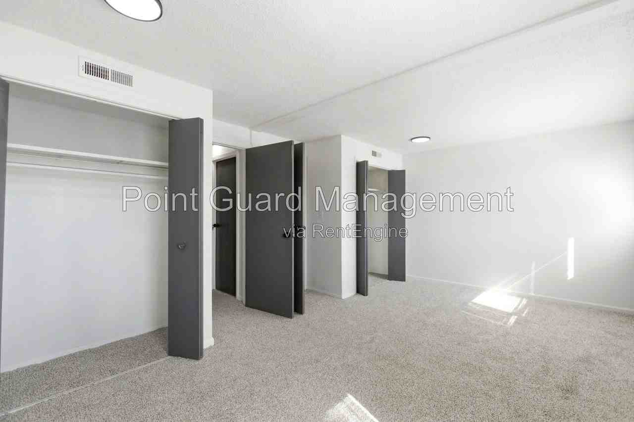 2070 S Cleveland Ave - Photo 6 of 34