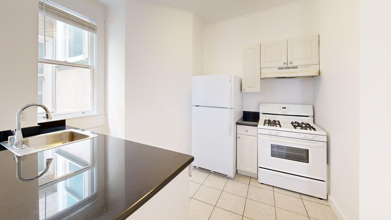 1656 Leavenworth Street - Photo 5 of 10