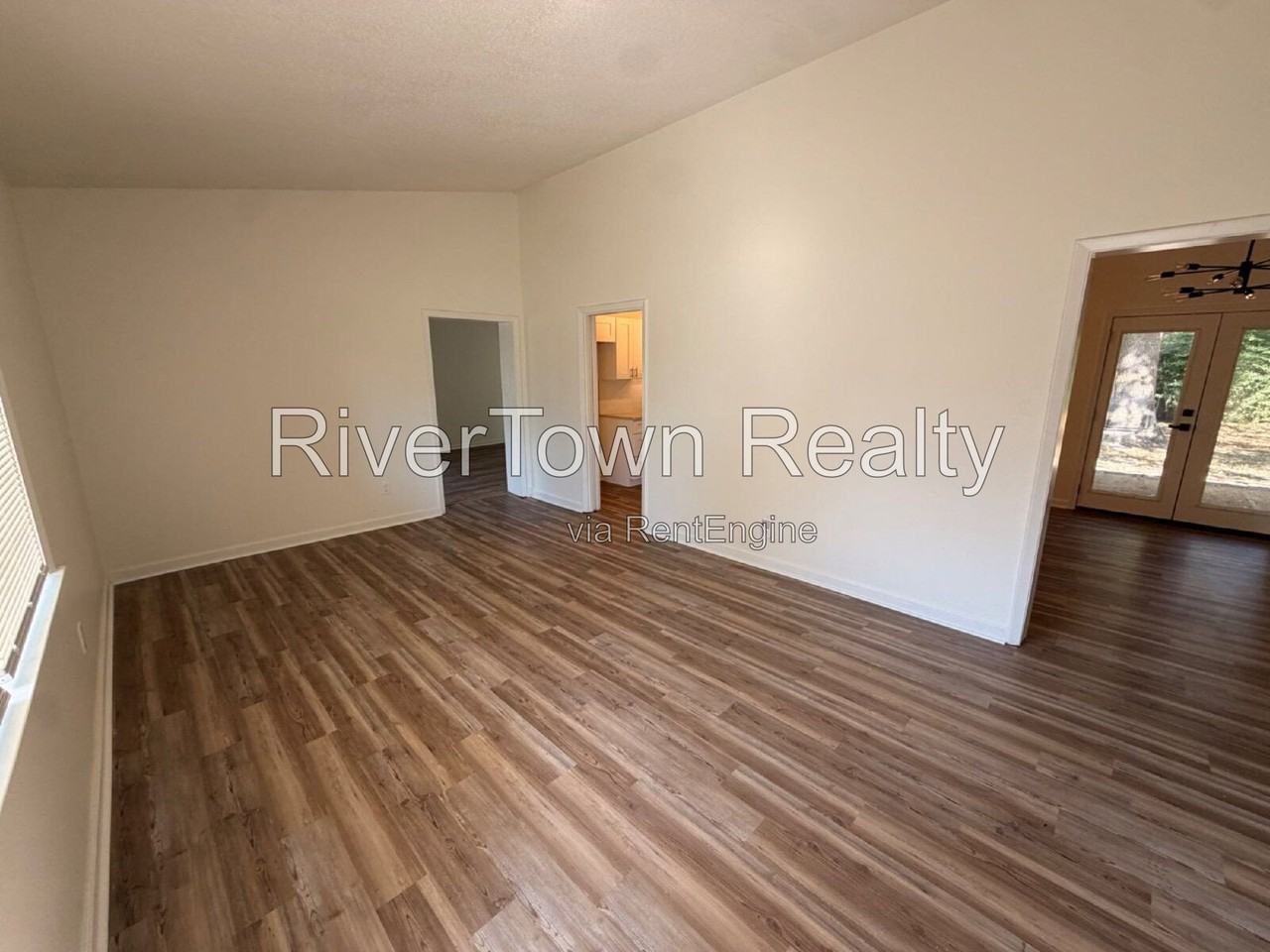 5122 Warfield Dr - Photo 3 of 19