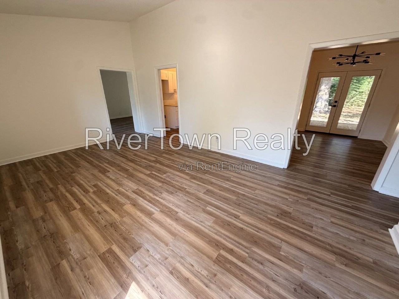 5122 Warfield Dr - Photo 4 of 19