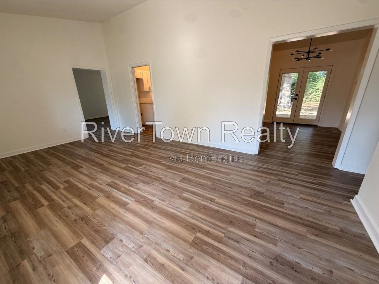 5122 Warfield Dr - Photo 5 of 19