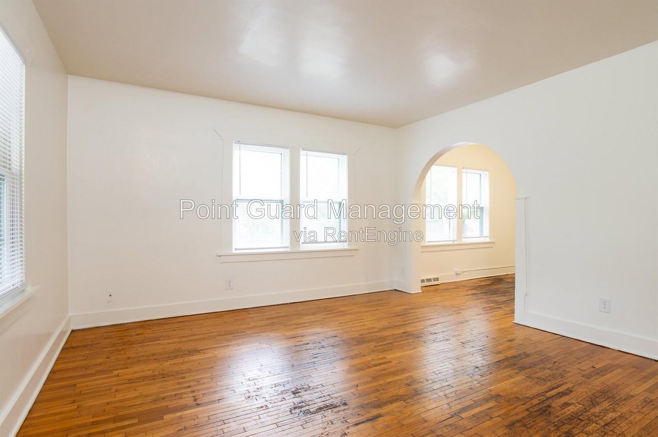 557 S Chautauqua Ave - Photo 2 of 35