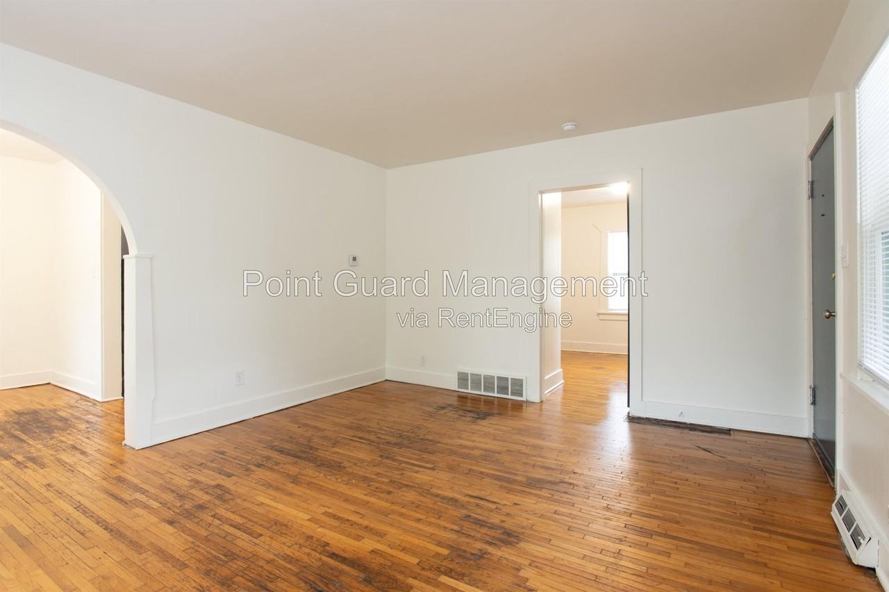 557 S Chautauqua Ave - Photo 4 of 35