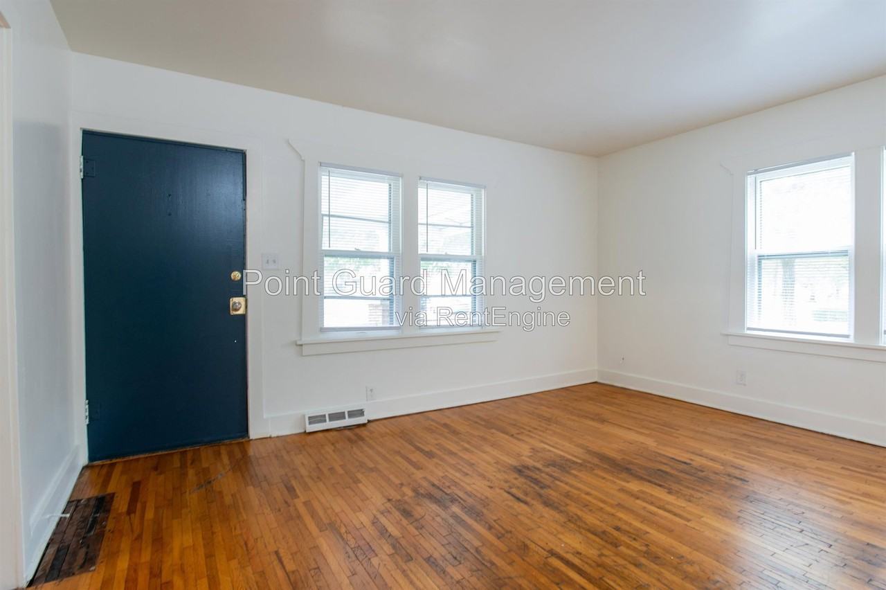 557 S Chautauqua Ave - Photo 5 of 35
