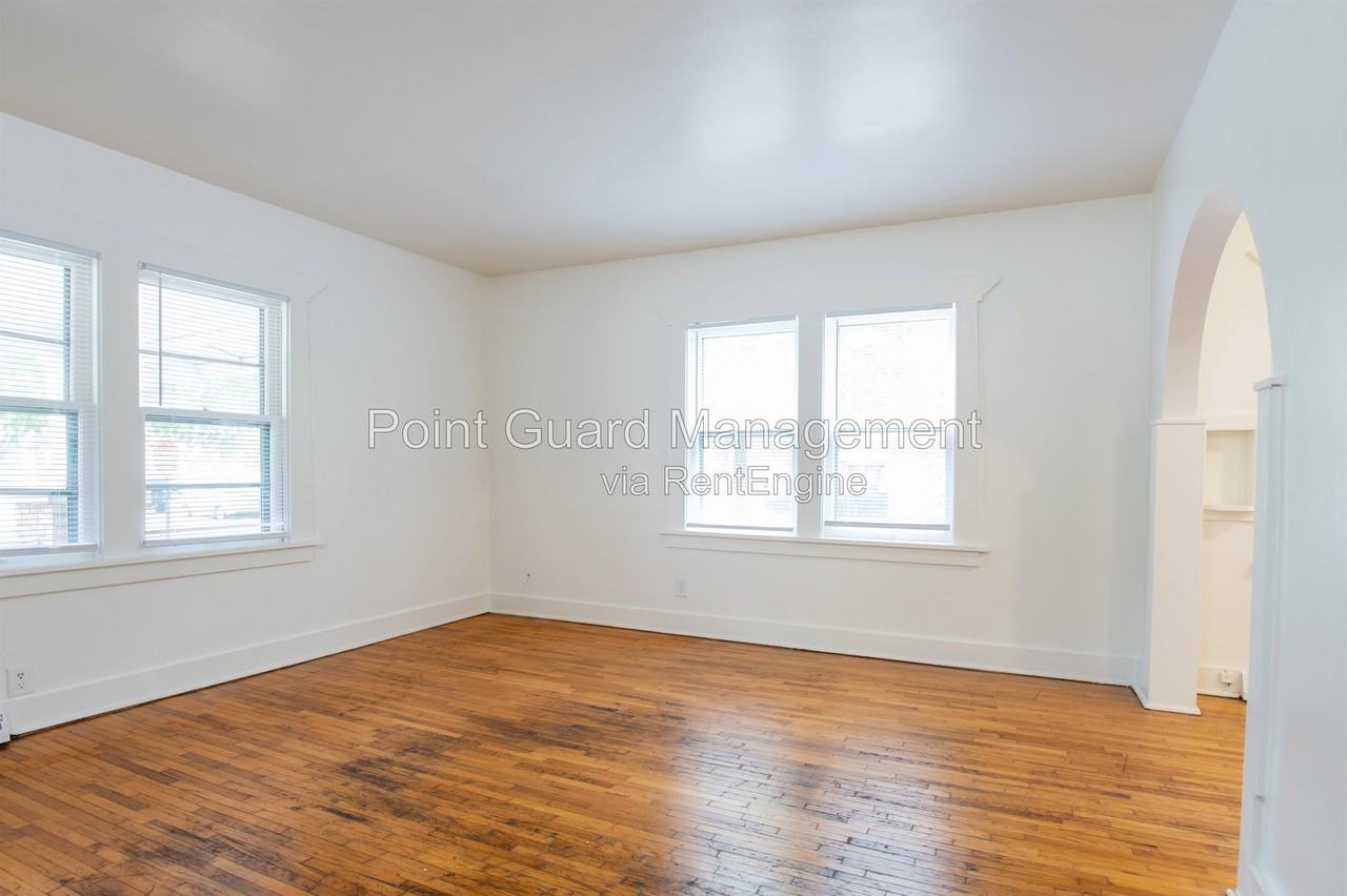 557 S Chautauqua Ave - Photo 6 of 35