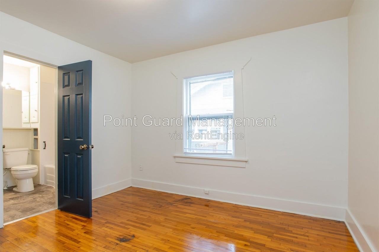 557 S Chautauqua Ave - Photo 7 of 35