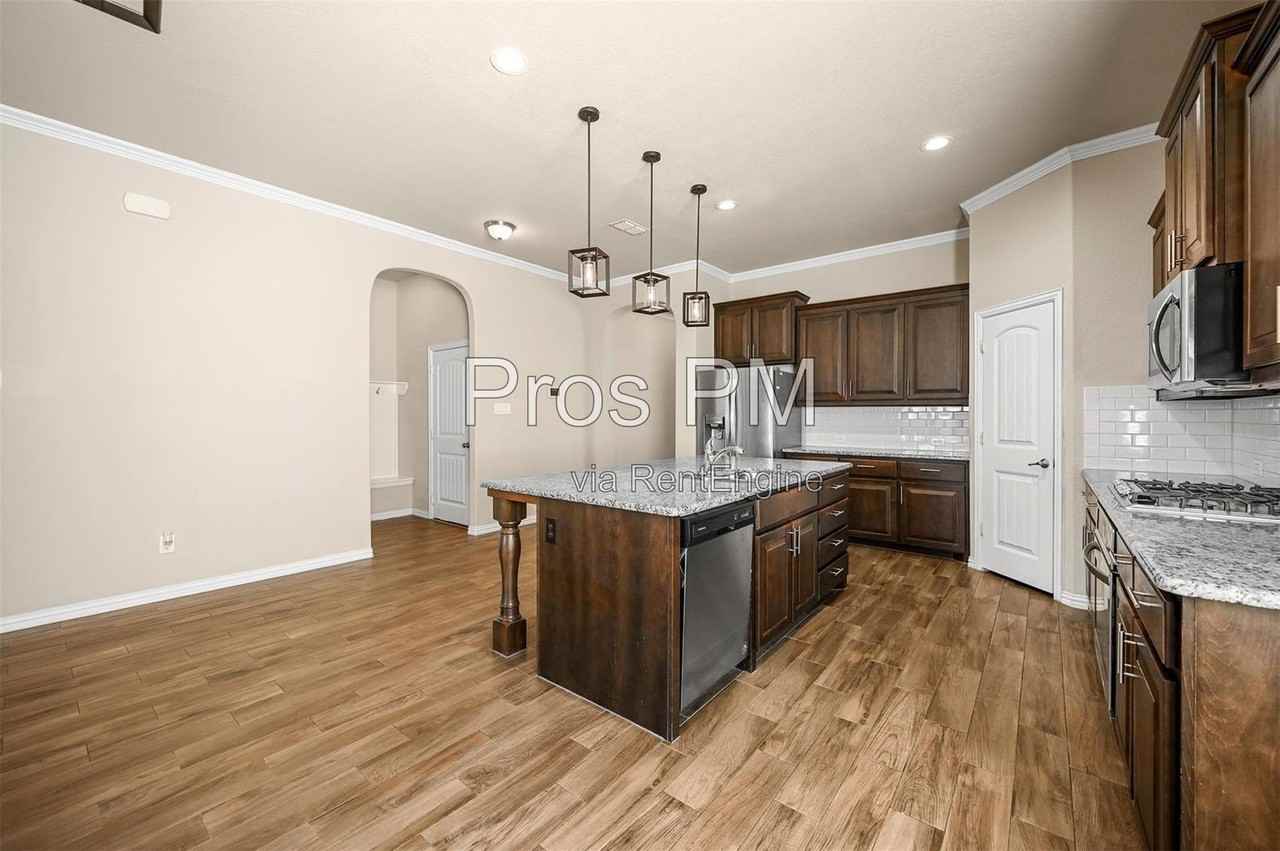 3608 Helm Ln - Photo 6 of 36