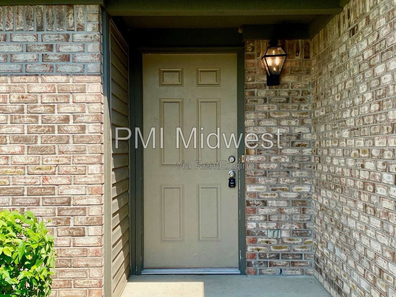 3911 Bonn Dr - Photo 3 of 27