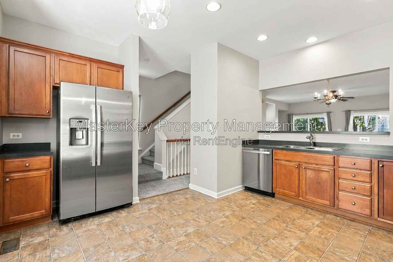 146 Madison Square Ln - Photo 3 of 34