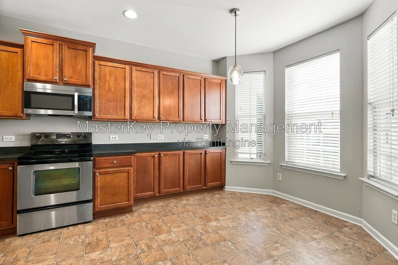 146 Madison Square Ln - Photo 4 of 34