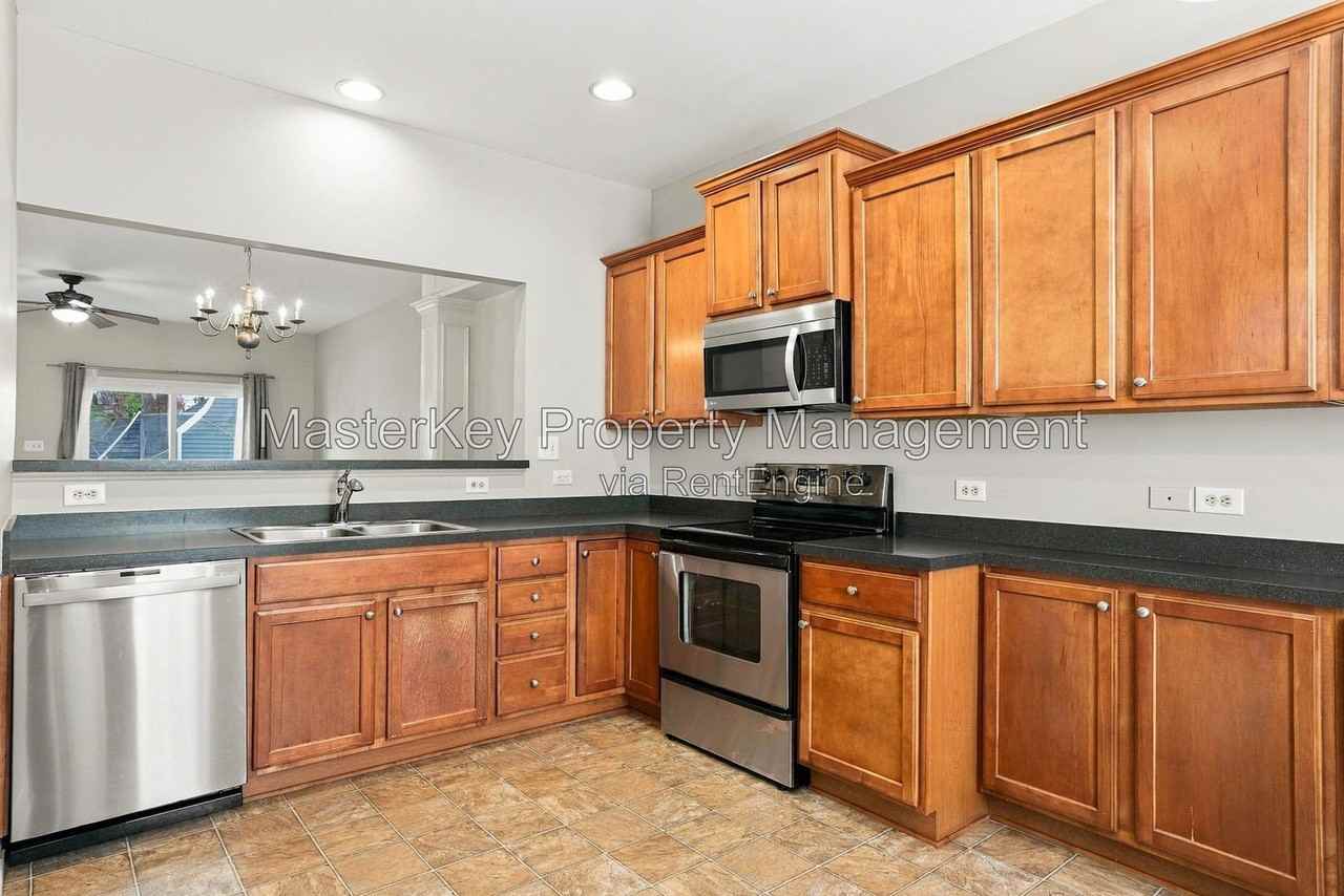 146 Madison Square Ln - Photo 5 of 34