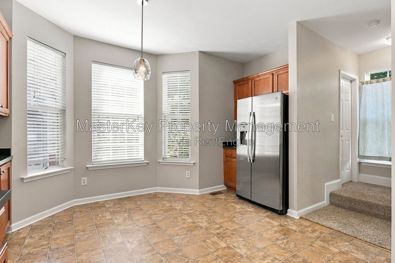146 Madison Square Ln - Photo 6 of 34