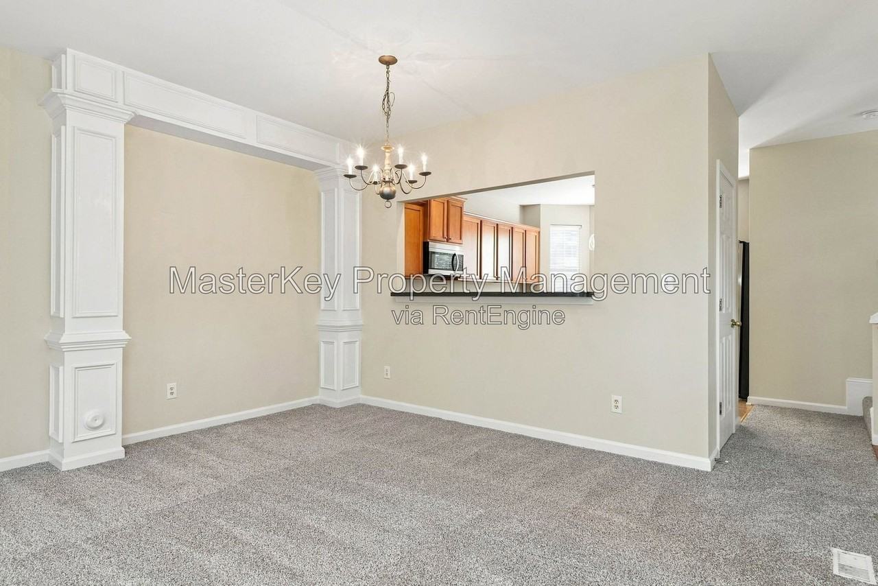 146 Madison Square Ln - Photo 7 of 34