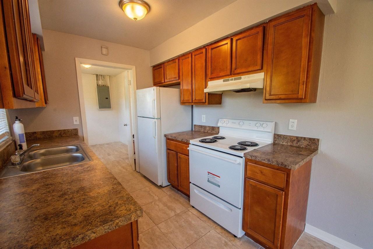 228 E Wilbur Ave - Photo 2 of 26