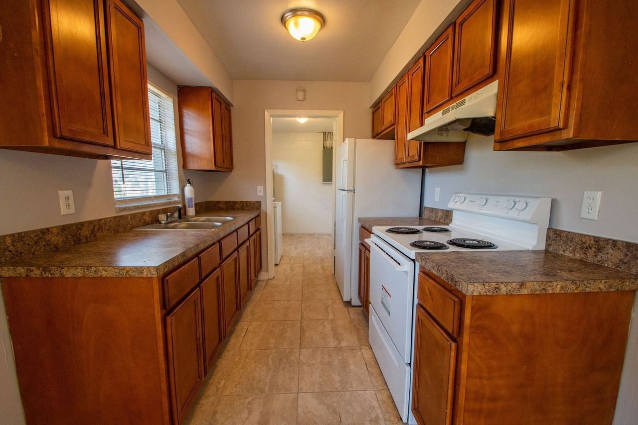 228 E Wilbur Ave - Photo 3 of 26