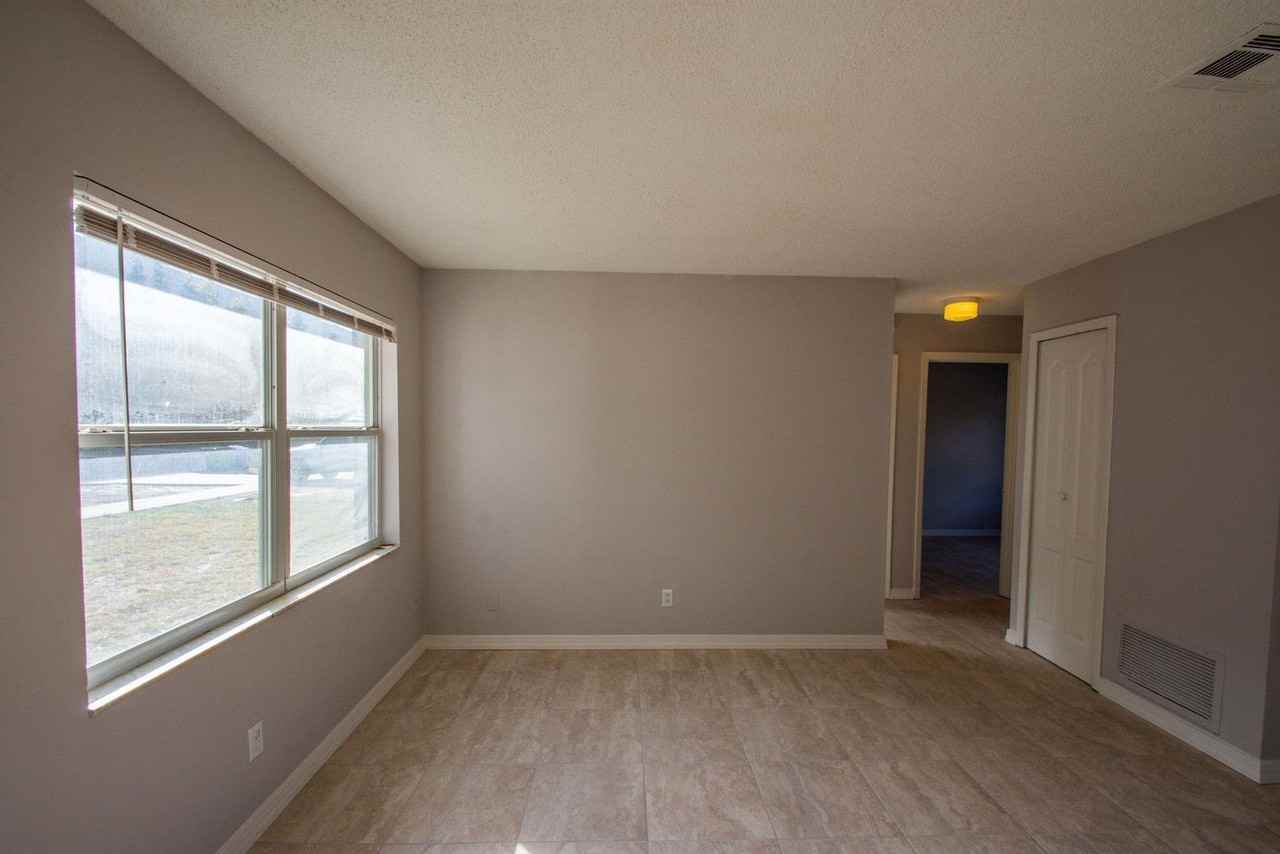 228 E Wilbur Ave - Photo 6 of 26