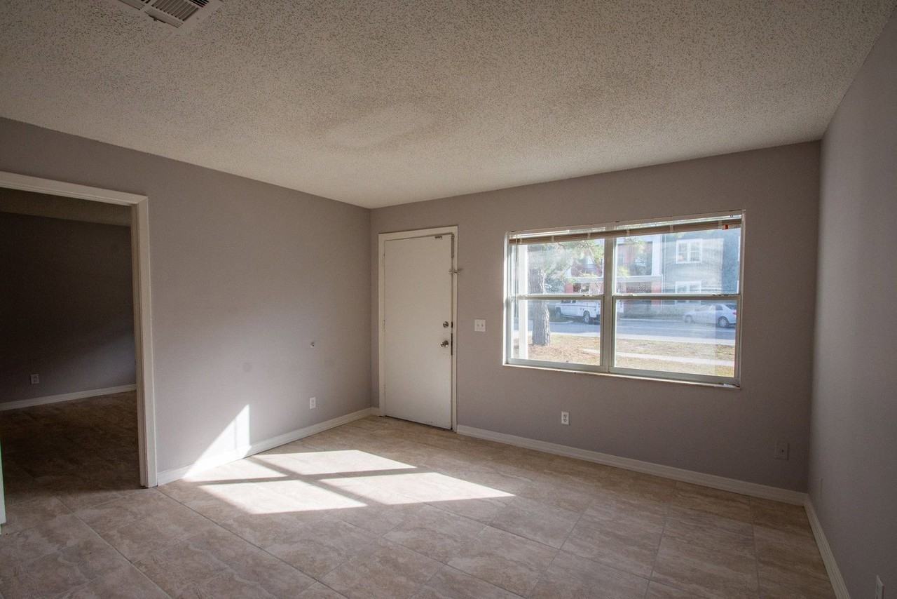 228 E Wilbur Ave - Photo 7 of 26