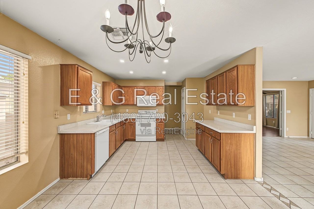 22462 N 107th Dr - Photo 2 of 33