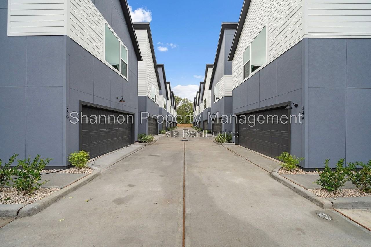 24 Bucan St #A - Photo 3 of 37