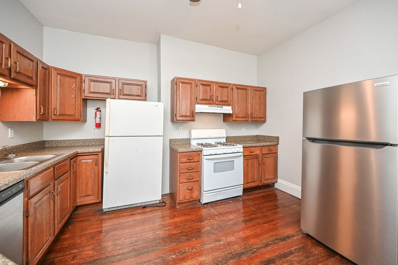 411 Ada St - Photo 2 of 40