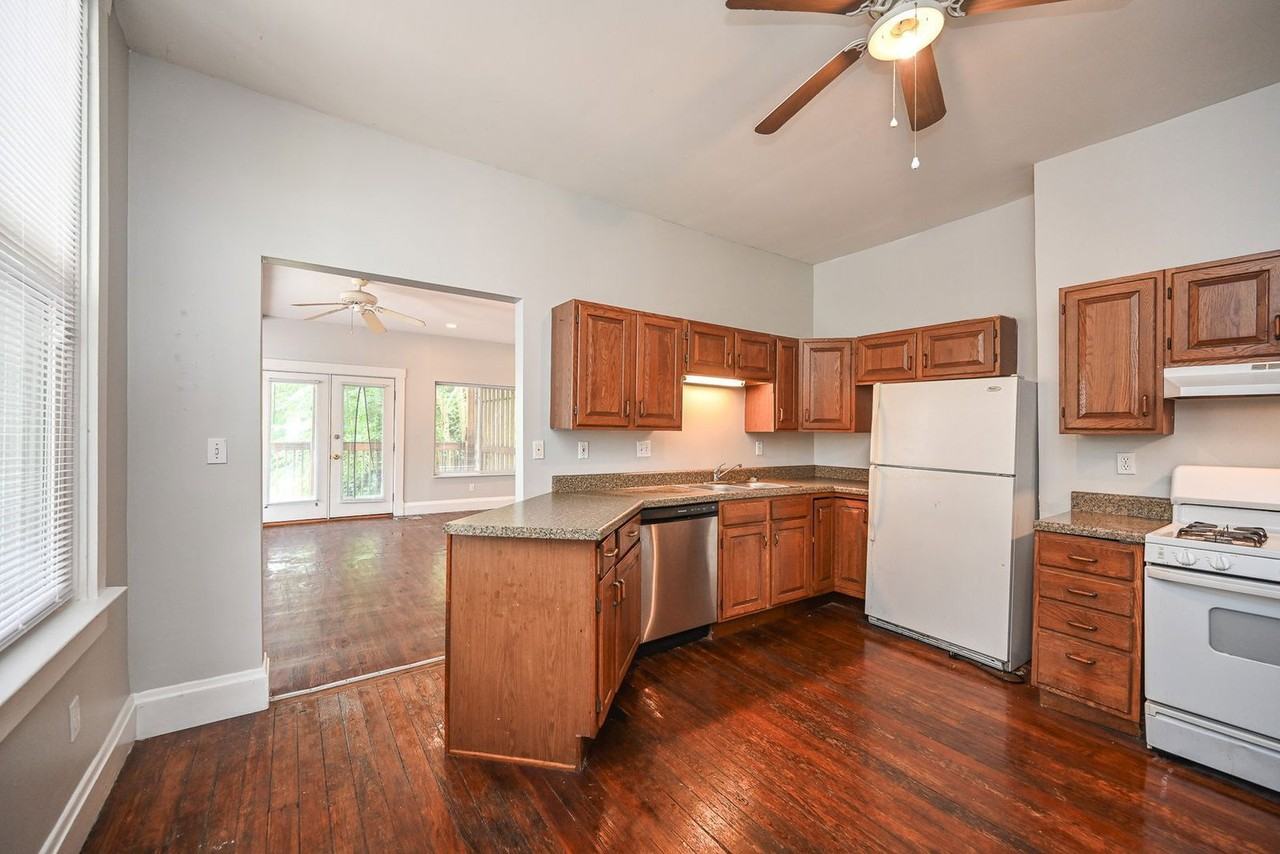 411 Ada St - Photo 6 of 40