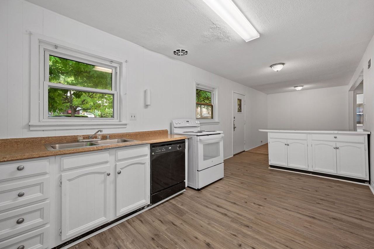 2533 Ravine St - Photo 2 of 28