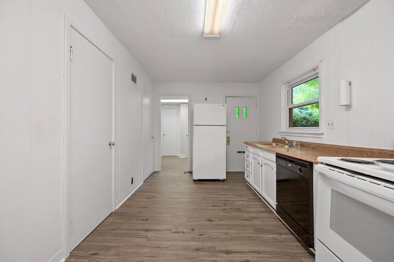 2533 Ravine St - Photo 3 of 28