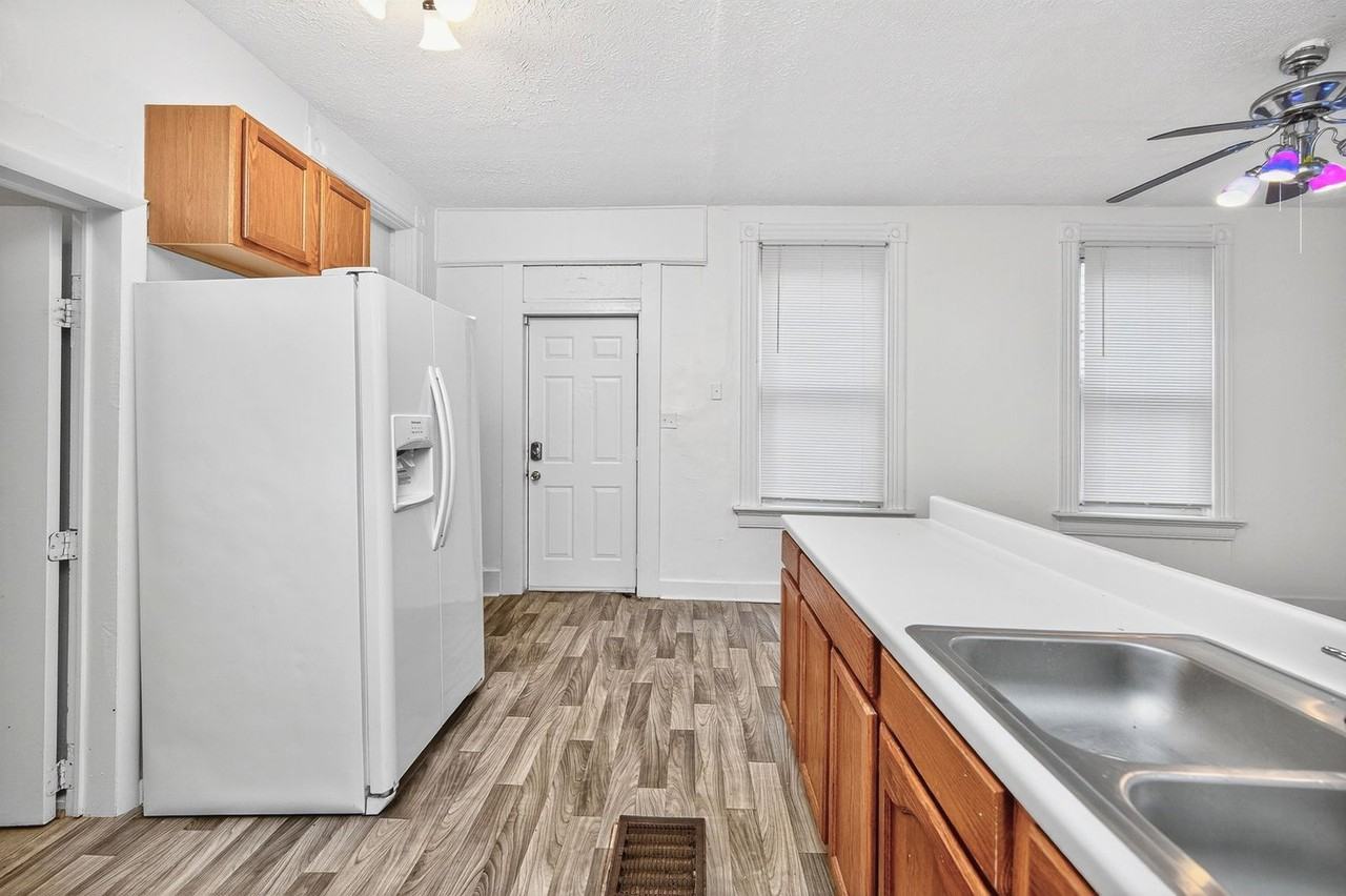 2726 Coy St - Photo 4 of 22