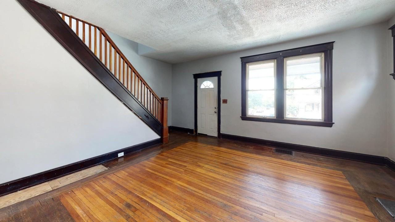 647 Clemmer Ave - Photo 3 of 14