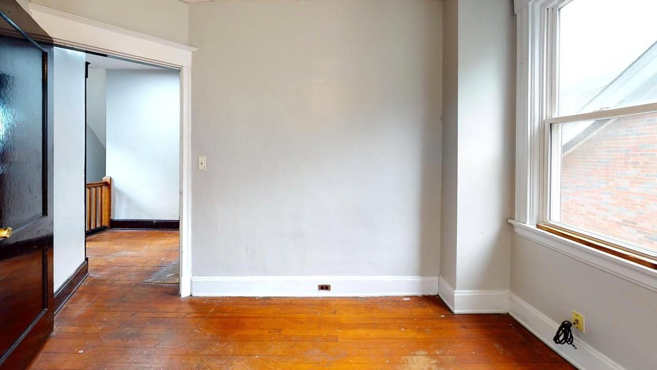 647 Clemmer Ave - Photo 5 of 14