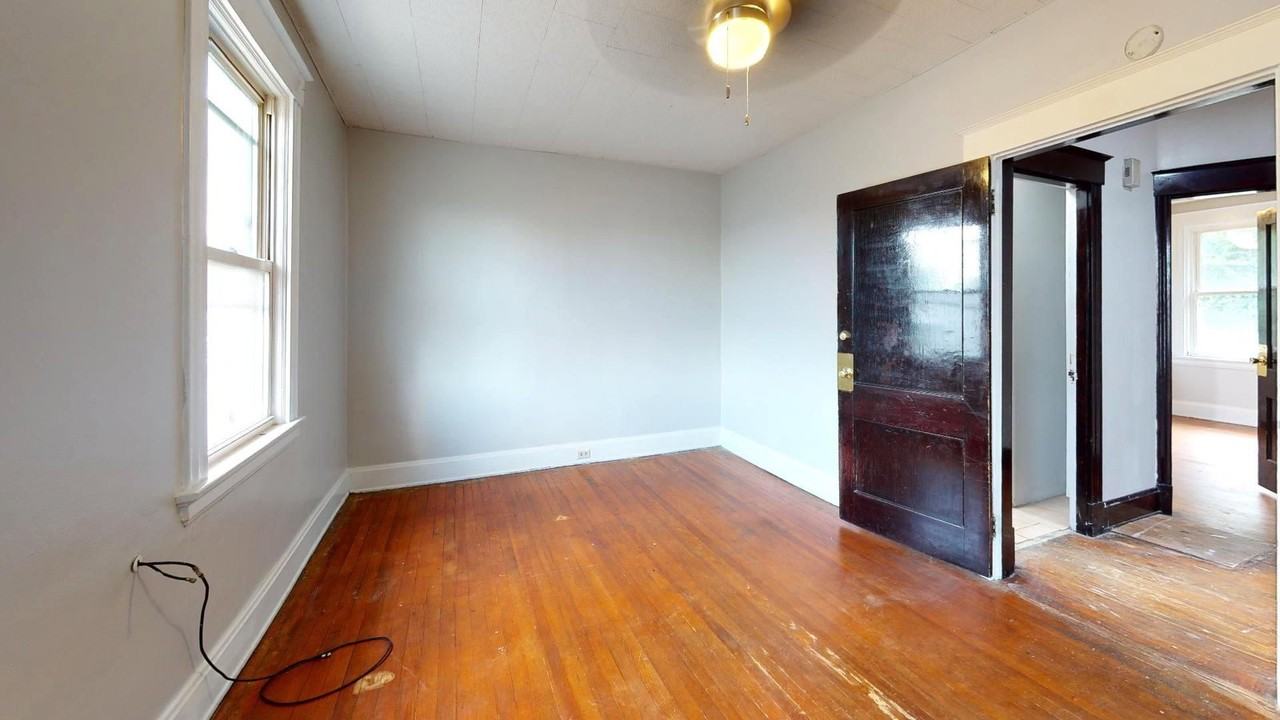 647 Clemmer Ave - Photo 6 of 14