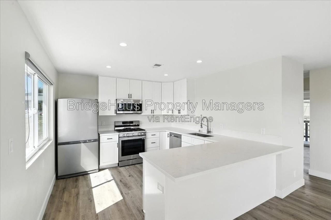 4971 72nd St - Photo 4 of 12