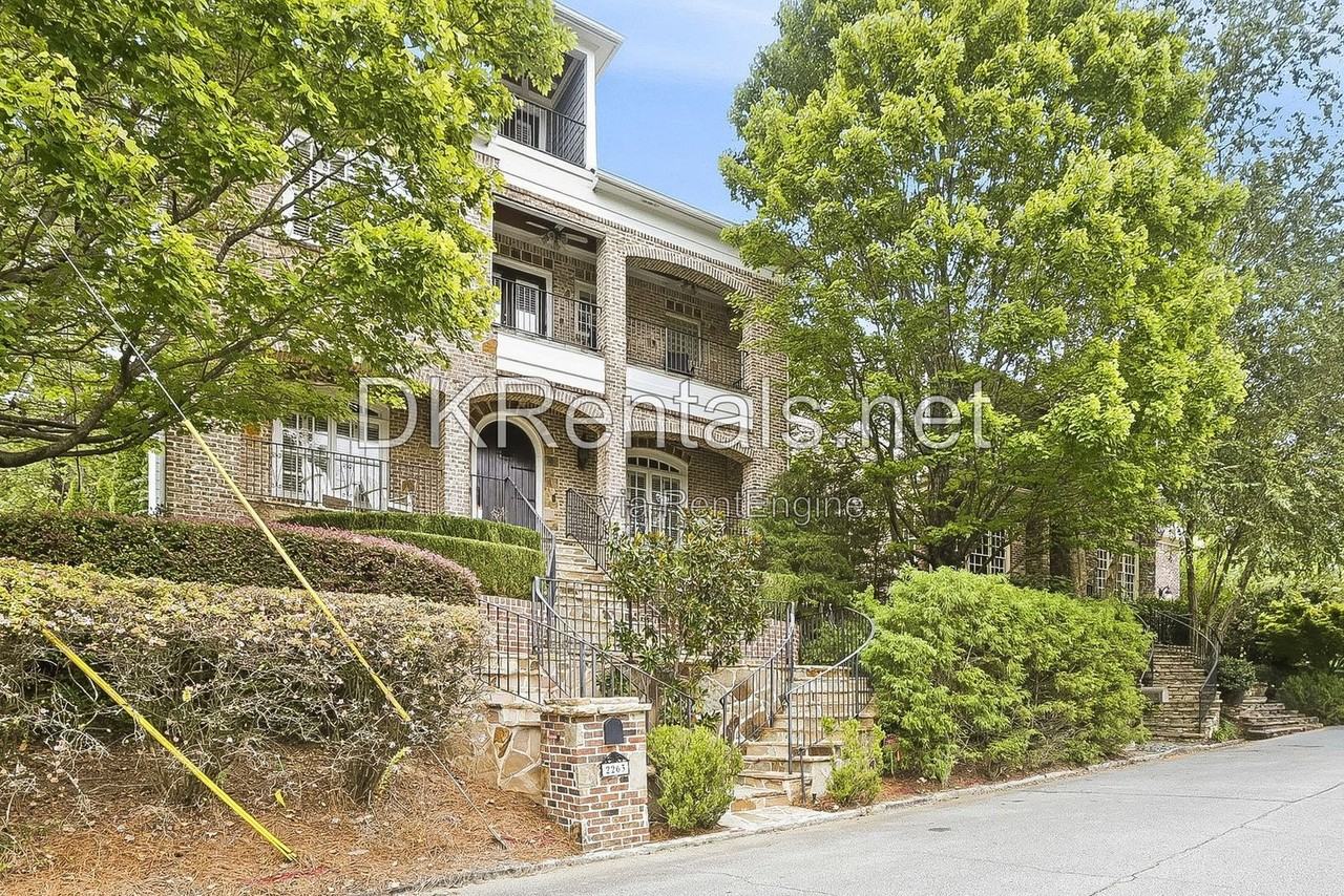 2263 Matthews St Ne - Photo 2 of 30