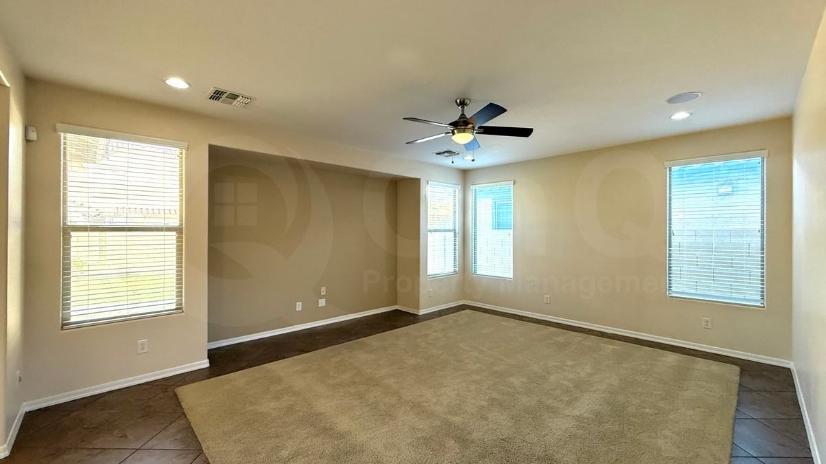 1542 W Homestead Dr - Photo 5 of 39