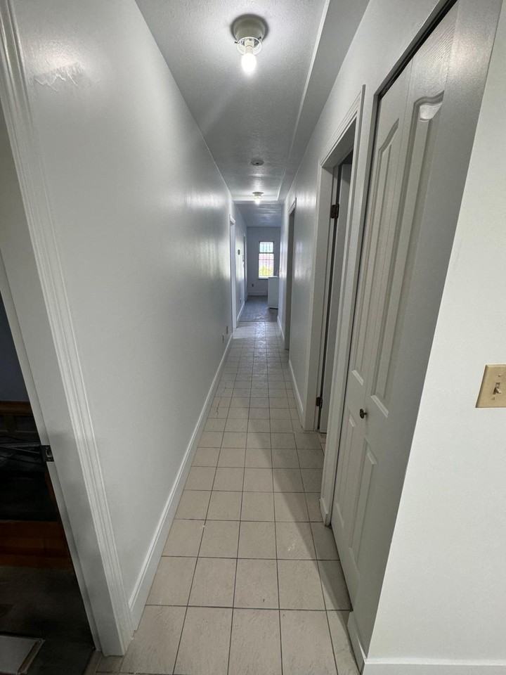 4688 Nanaimo St - Photo 6 of 8