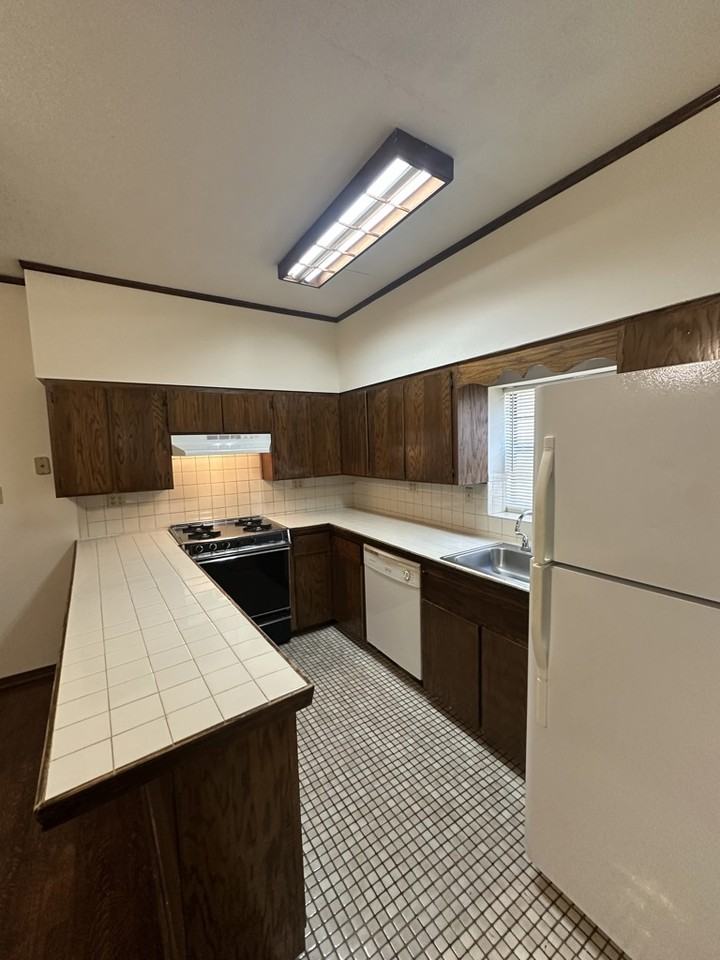 1237 Harbert Ave #1 - Photo 4 of 10