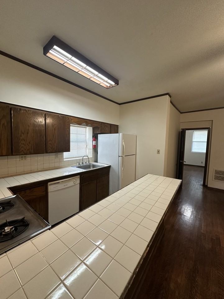 1237 Harbert Ave #1 - Photo 5 of 10