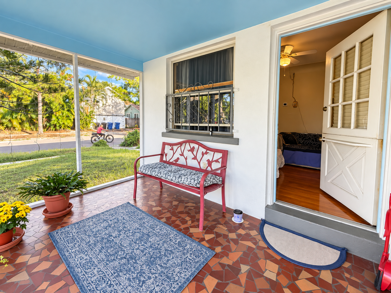 964 Locust St Ne #B - Photo 2 of 9