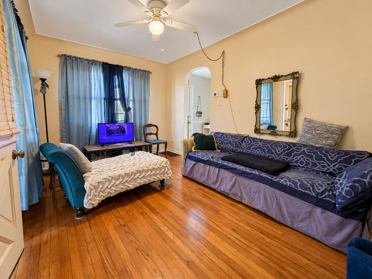 964 Locust St Ne #B - Photo 3 of 9