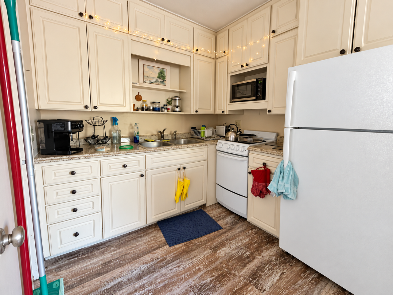 964 Locust St Ne #B - Photo 5 of 9