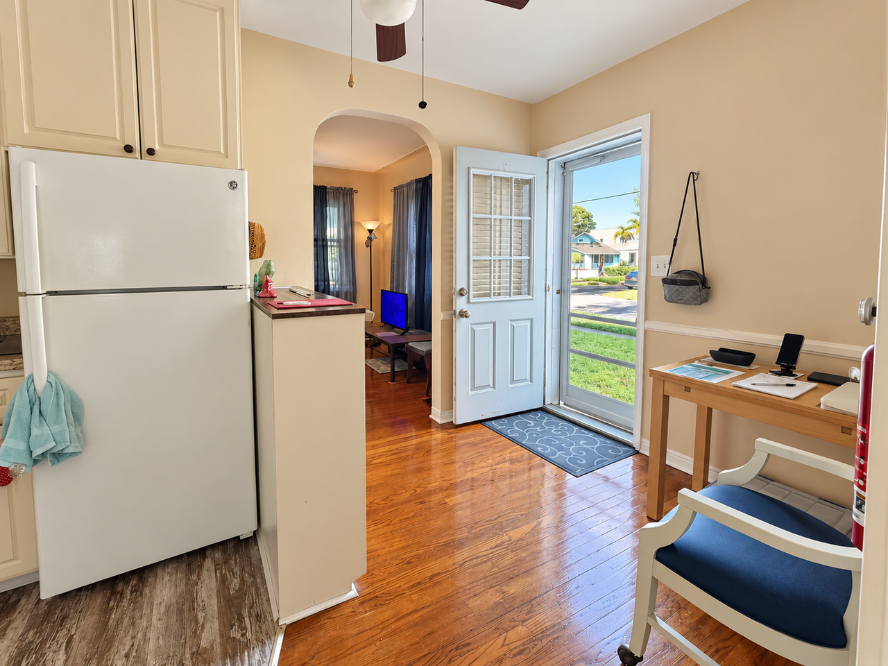 964 Locust St Ne #B - Photo 6 of 9