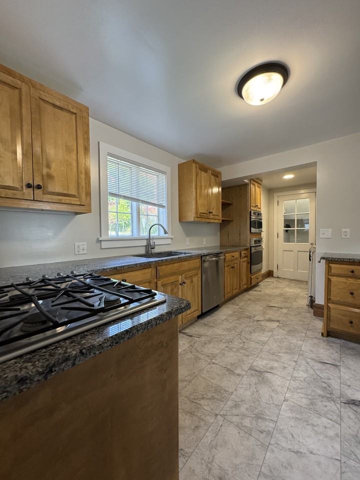 1 N Hawthorne Rd #1 - Photo 5 of 13