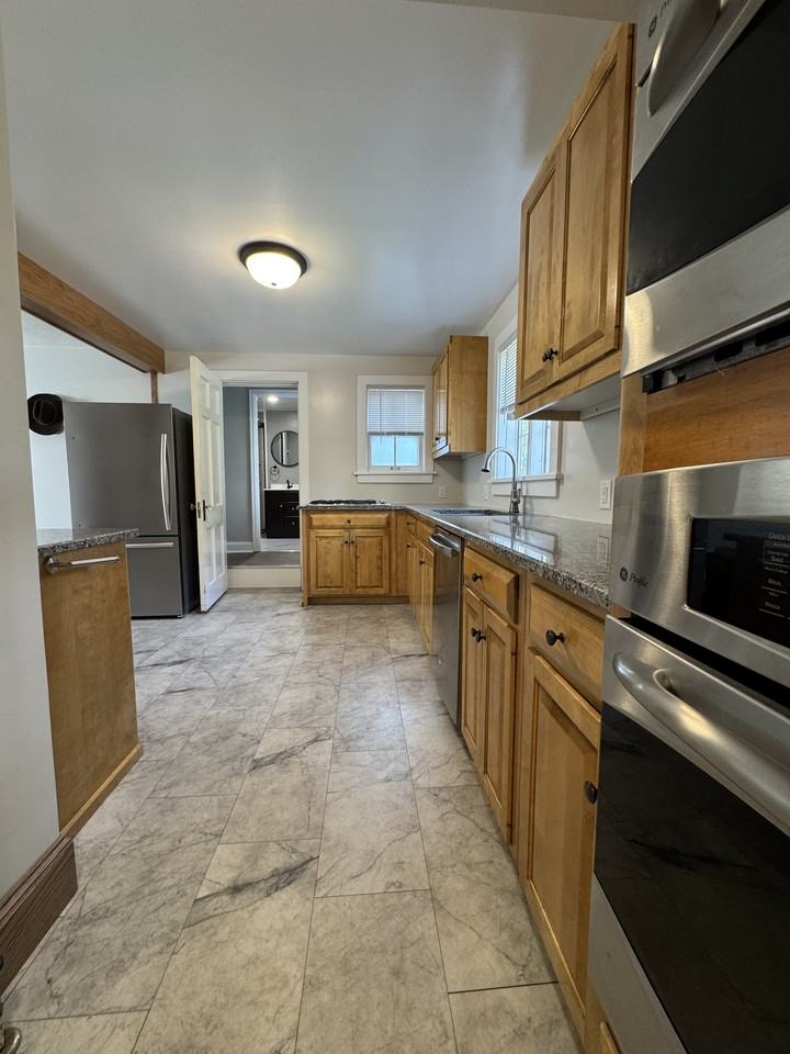 1 N Hawthorne Rd #1 - Photo 6 of 13