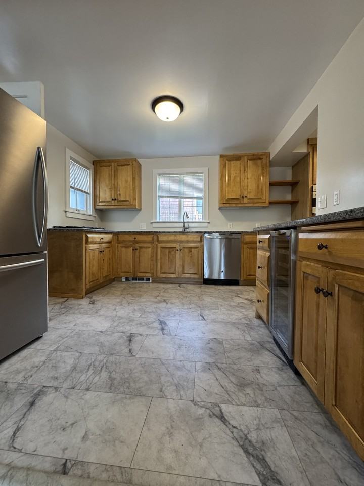 1 N Hawthorne Rd #1 - Photo 7 of 13