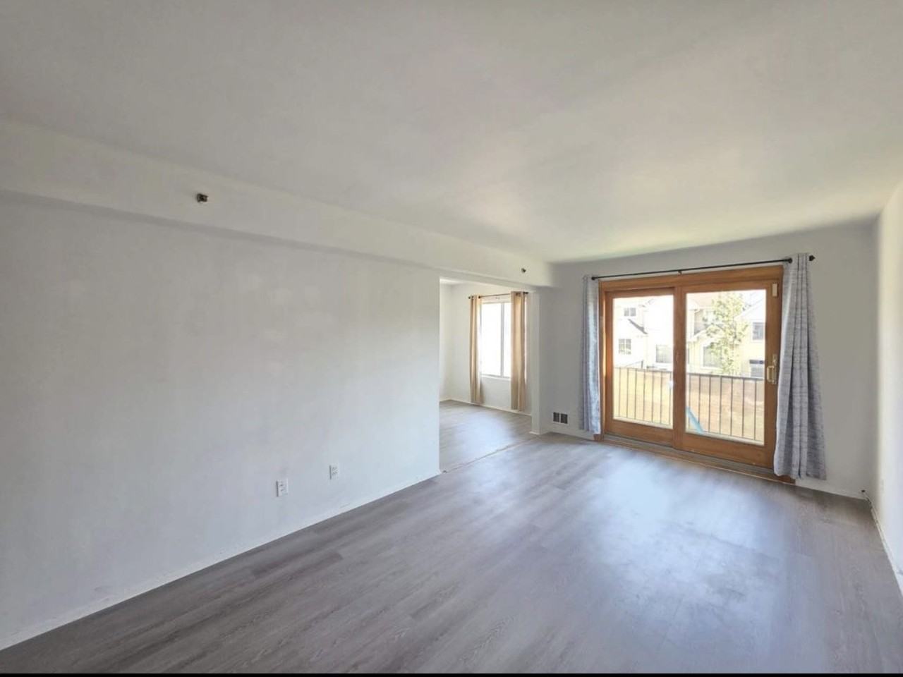 20 Tappen Ct #1 - Photo 3 of 7
