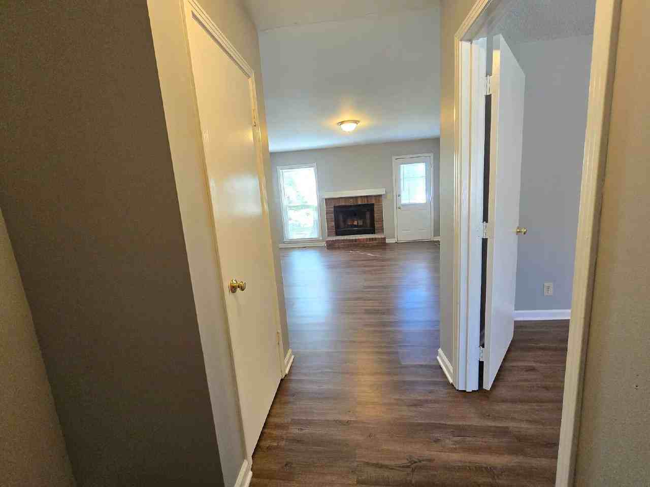 204 Centennial Dr - Photo 2 of 20
