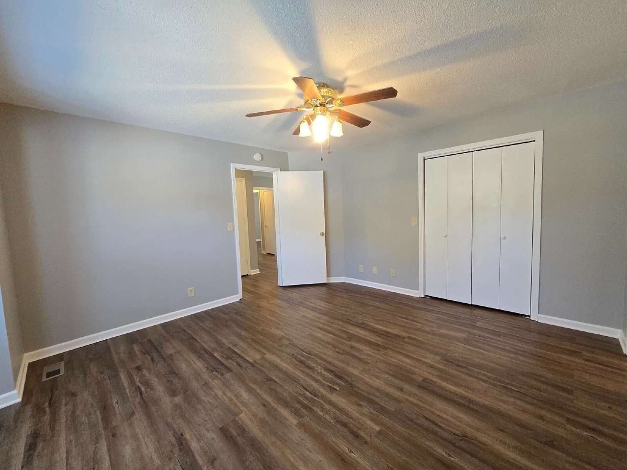 204 Centennial Dr - Photo 4 of 20