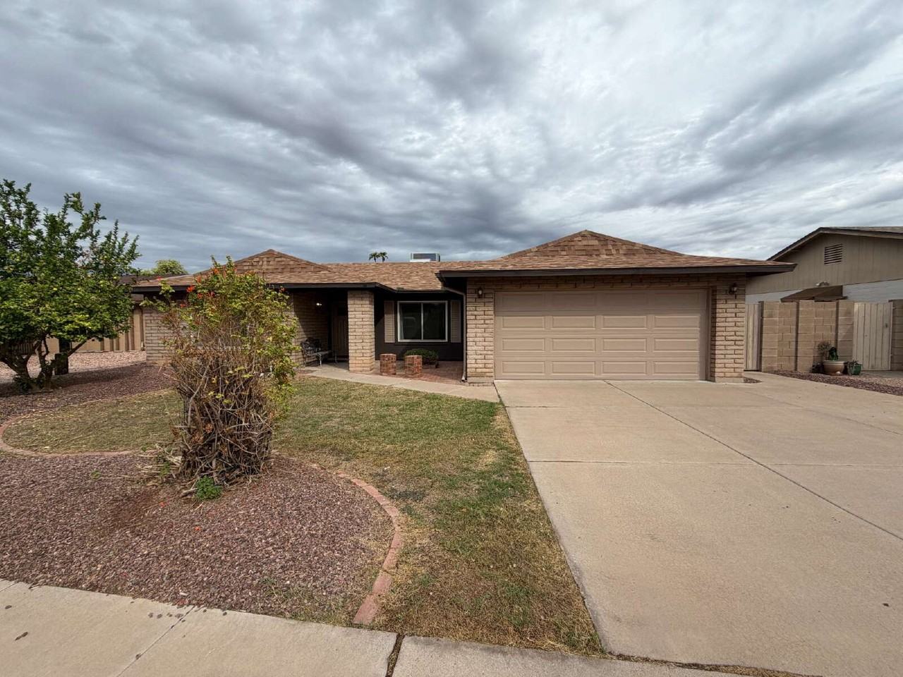2722 W Monte Ave - Photo 2 of 31
