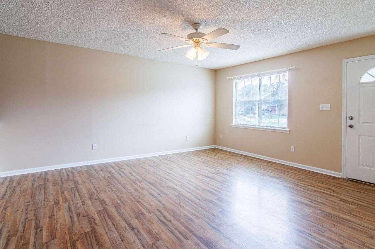 1719 Largo Cir - Photo 3 of 21